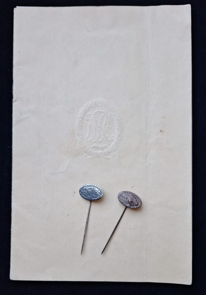 DRL Leistungsbuch with Two Pins
