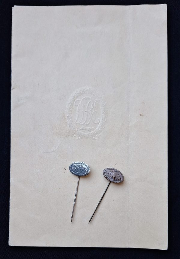 DRL Leistungsbuch with Two Pins - Image 1