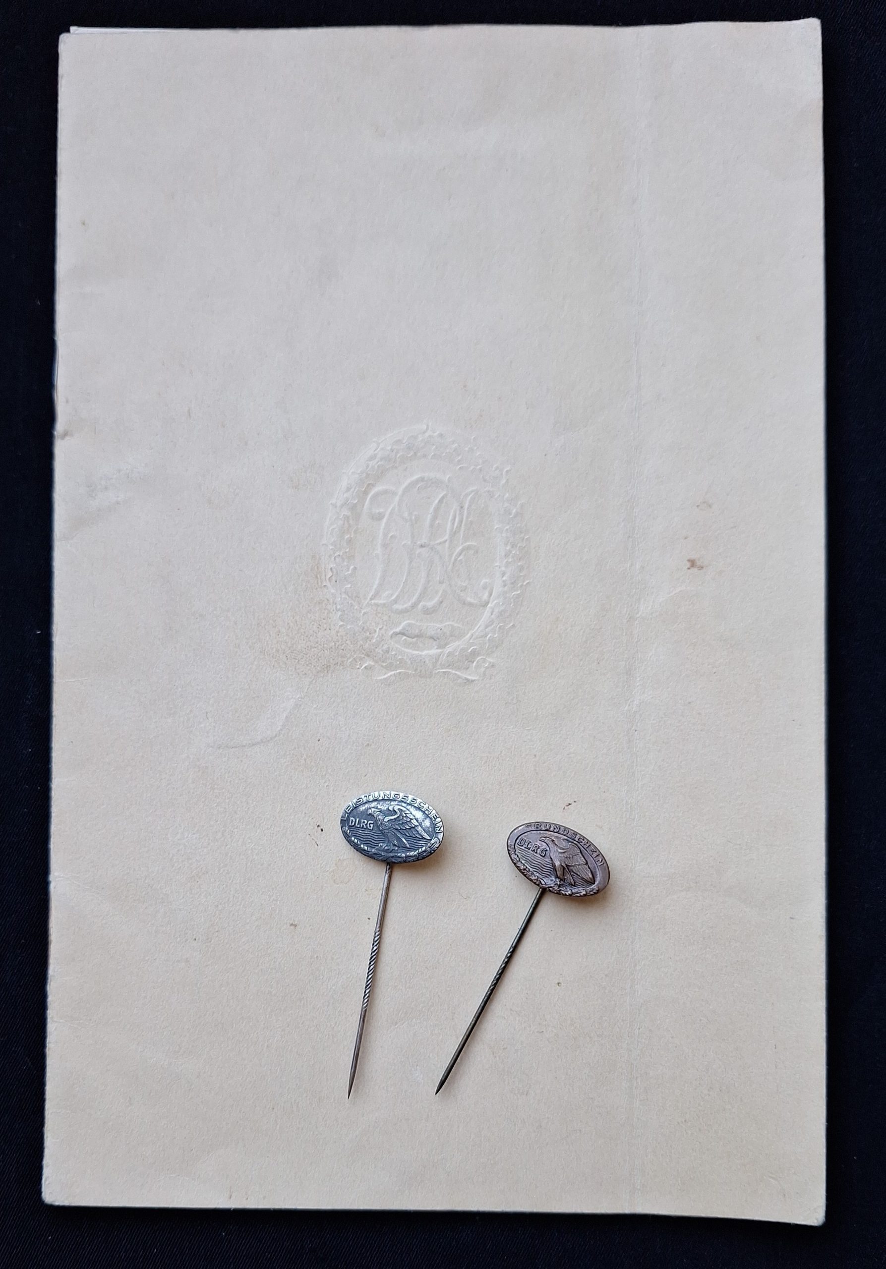 DRL Leistungsbuch with Two Pins