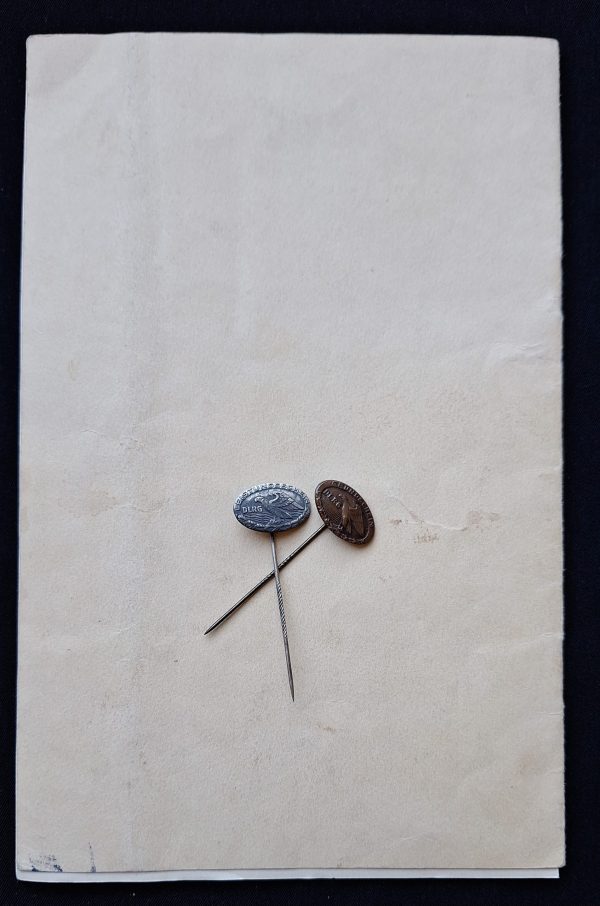 DRL Leistungsbuch with Two Pins - Image 8