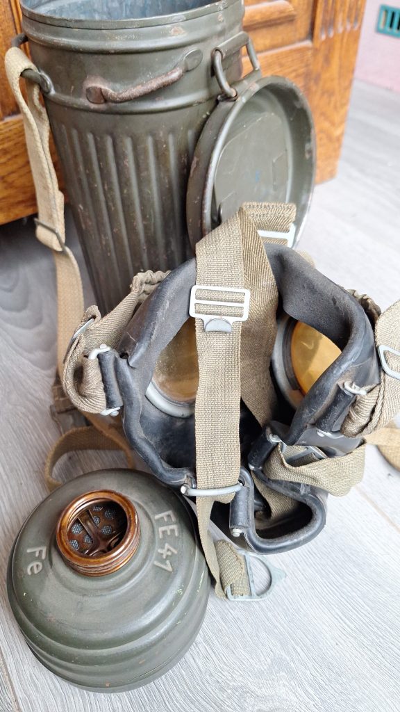 German M30 Gasmask and Canister