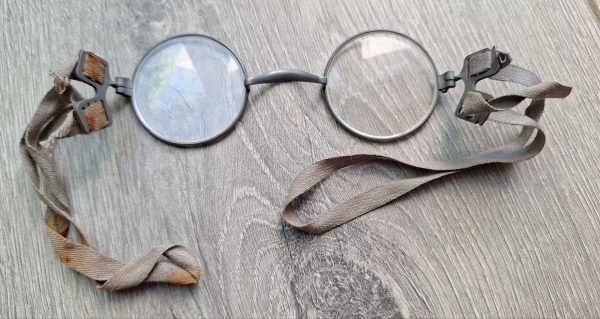 WW2 Geman Glasses and Maskenbrille - Image 2