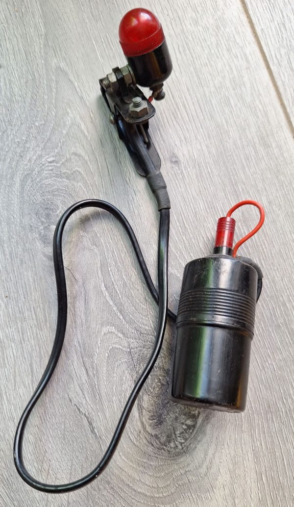 WW2 RAF EASCO Life Jacket Rescue Light - Image 2
