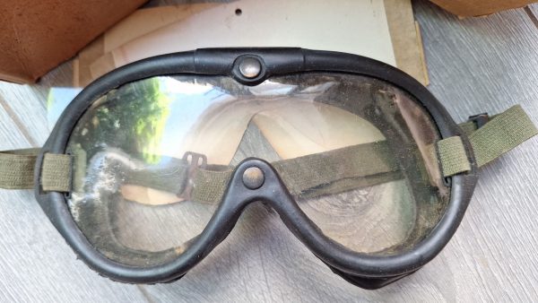 WW2 US M-1944 Polaroid Flying Goggles Type B-8 - Image 3