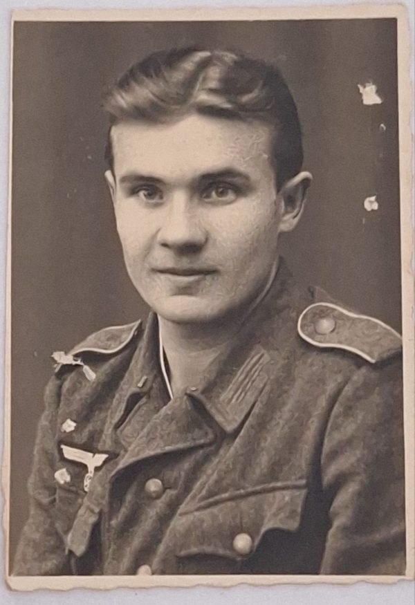WW2 Wehrmacht Gebirgsjäger Pass Photo GB Rgt 20 1942 - Image 1