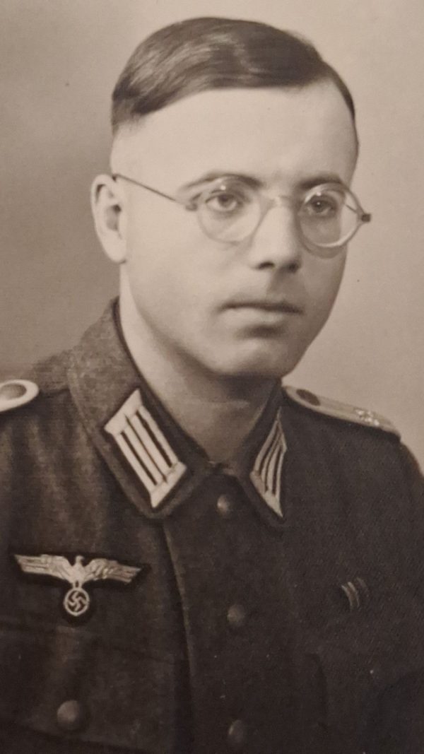 WW2 Pass Photo Wehrmacht Soldier - Image 2